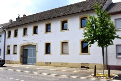 Bieterverfahren Gutshaus in Huttenheim: 7 Zimmer 3 Bäder EBK Sauna Pool großer Garten Gästeapartment