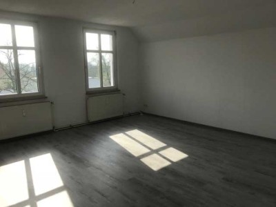 Sehr schöne 2-Zimmer DG-Wohnung zu vermieten!