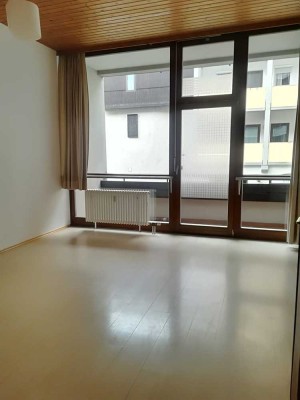 Freundliche 1-Zimmer-Wohnung mit Einbauküche und Balkon in Roßtränke, Passau