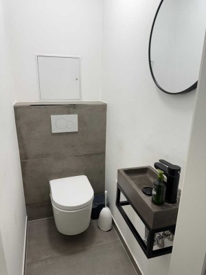 Vollständig renovierte 3,5-Raum-Wohnung mit Balkon und Einbauküche in Tübingen