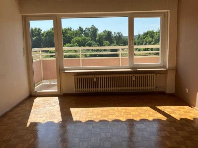 Schöne & ruhige Wohnung (2,5 ZKB) mit Blick ins Grüne