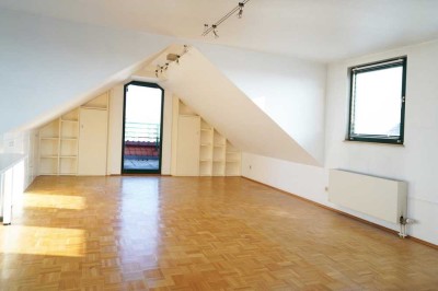 Top Dachgeschoss-3Zimmer-Maisonette mit Aufzug und PKW-Platz