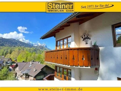 3,5-Zimmer-Wohnung -Haus im Haus- ca. 130 m², erhöhte Lage, EG+DG, 2 Balkone, 2 Bäder 2 Carports