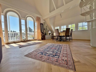 Dachterrassenwohnung mit Weitblick und Altbaucharme - Zweitbezug nach Komplettsanierung
