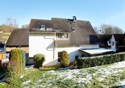 Großzügiges und gepflegtes Ein- oder Mehrfamilienhaus in ruhiger Lage bei Barntrup