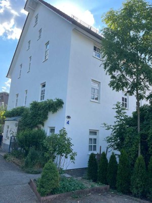 Gepflegte Wohnung mit vier Zimmern sowie kleinem Balkon und Einbauküche in Schorndorf