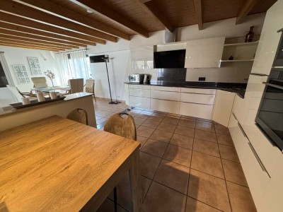 Stilvolle, voll möblierte 3-Zimmer-Wohnung mit Stellplatz