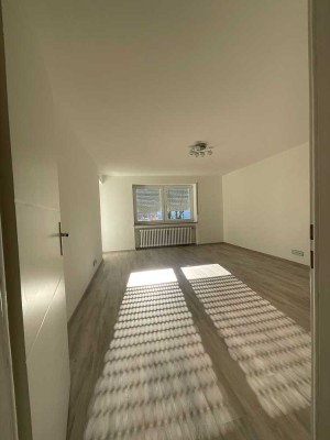 Vollständig renovierte 3-Raum-Wohnung mit Balkon und Einbauküche in Memmingen