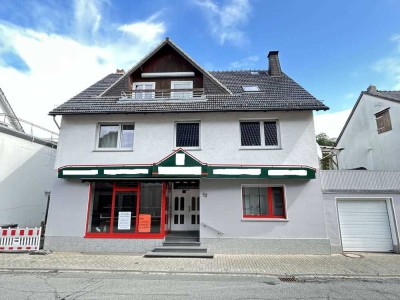 Wohnhaus mit Gewerbeeinheit und großzügigen Wohnflächen in Beringhausen