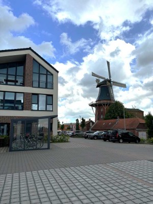 Wohnen am Norder Tief:  Schöne Erdgeschosswohnung mit Blick auf die Mühle