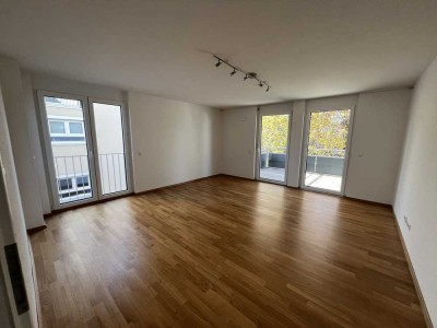 Helle 4-Zimmer-Wohnung mit Einbauküche und großer Terrasse