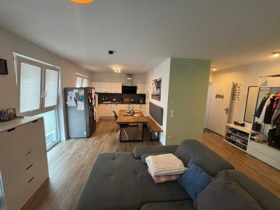 Neuwertige 4-Zimmerwohnung mit Balkon im Erdgeschoss