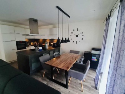 Helle 3 Zimmer WHG mit Einbauküche und Gartenanteil