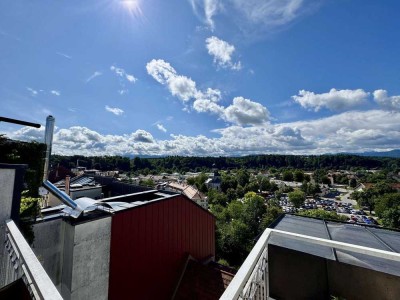 Wohnen über den Dächern am historischen Stadtplatz - Bergblick garantiert