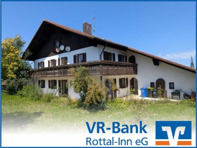 Das hat Potenzial: 2-Familienhaus mit ausgebautem DG und großem Grundstück