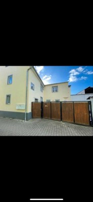 Haus mit 7 Zimmern, 2 Küchen und 3 Badezimmern zu vermieten!!!