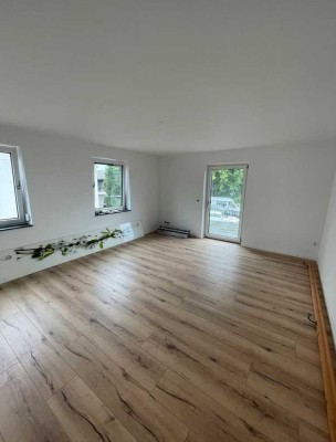 Schöne 3-Zimmer-Maisonette-Wohnung mit gehobener Innenausstattung mit EBK in Kienberg