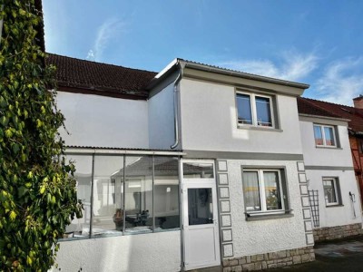 INTERESSANTES IMMOBILIEN-PAKET! 3 Seitenhof mit 2 EFH, Nebengebäude und Scheune