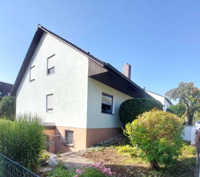 Gehobenes Zweifamilienhaus mit 5 SZ und Potenzial zum 3-FH in Cadolzburg