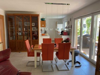 Moderne 4-Zimmer-EG-Wohnung mit gehobener Innenausstattung mit Terrasse und EBK in Ingolstadt