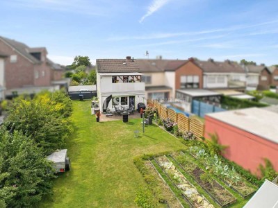 Charmantes Reihenendhaus mit Traumgarten und zwei Sonnenterrassen in Sackgasse