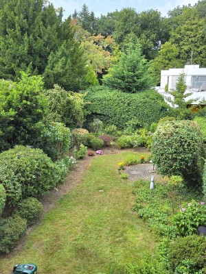 Kernsanierte 4-Zimmer-Wohnung in stilvollem 3-Parteien-Altbau am Bunten Garten