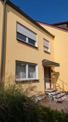 4-Zimmer Reihenendhaus mit Garten und Garage in Feucht