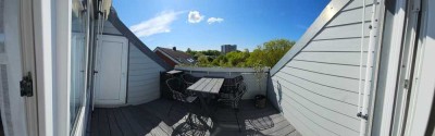 Stilvolle 2-Zimmer-Dachgeschosswohnung mit gehobener Innenausstattung mit EBK in Kiel