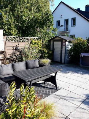 NUR NOCH EINZIEHEN ! 3-ZI-WOHNUNG MIT GROSSER TERRASSE/KAMIN UND GARAGE IN BESTLAGE !