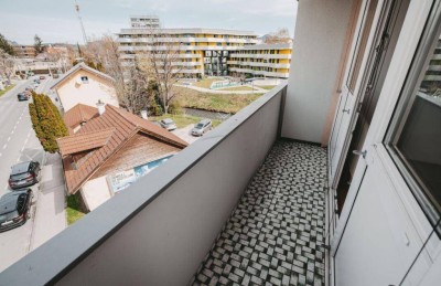 Helle 2 Zimmer-Wohnung WG geeignet