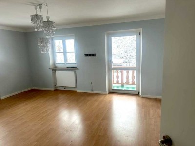 Kuschelige 2 Zimmer-Wohnung mit EBK, Balkon und Außenstellplatz