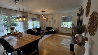 Attraktive 4-Zimmer Wohnung mit Terrasse und stilvollem Garten
