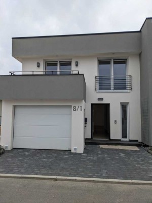 Neues HAUS (Haushälfte) inklusive einer Grossen Suite, ab JANUAR 2026 zu vermieten in Untereisesheim