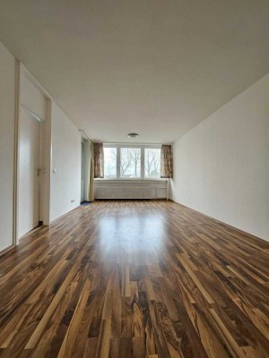 Gepflegte 2-Zimmer-Wohnung mit Tiefgaragenstellplatz – zentrale Lage in Eschborn