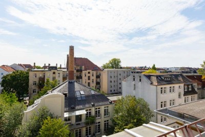 Unsanierte DG-Altbauwohnung mit weitem Blick am Steinplatz / Südvorstadt