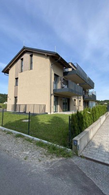 Idyllische 3,5-Zimmer-Wohnung mit Garten - Erstbezug