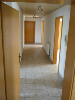 Freundliche 4,5-Zimmer-Dachgeschosswohnung mit gehobener Innenausstattung mit EBK in Frensdorf