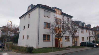 FRANKFURT-ZEILSHEIM: Schöne und helle 4 Zi. Mais. -  ETW mit großem Sonnen-Balkon und Dach-Terrasse