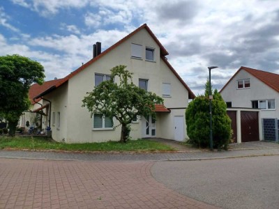 Ansprechende 4,5-Zimmer-Doppelhaushälfte mit gehobener Innenausstattung in Brackenheim