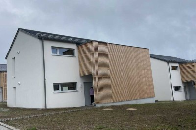 Attraktive Neubau-Wohnung mit Einbauküche und Balkon in Bad Kötzting