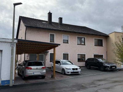 Biete im Zentrum von Schwandorf eine Wohnung im 1. Obergeschoss mit 106 m² in ruhiger Lage an.