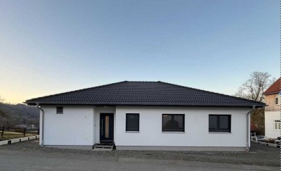 von PRIVAT - moderner KW40 Bungalow in Vöhl-Oberorke Bj 2022, 134qm, 5 Zi, sofort frei