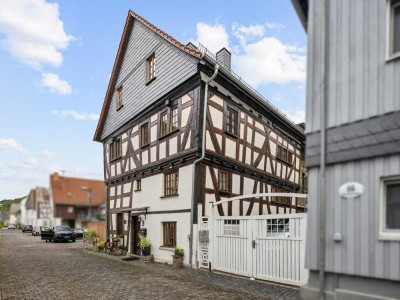 Löhnberg: Aufwendig saniertes Fachwerkhaus in zentraler Lage