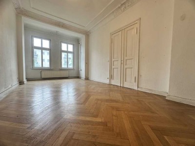 Individueller Rohdiamant mit 5,5 Zimmern und Balkon in Berlin-Charlottenburg