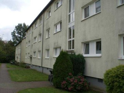 Nette Nachbarn gesucht: sanierte 3-Zimmer-Erdgeschoss-Wohnung mit Balkon und sofort anmietbar!