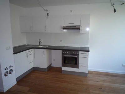 Sehr ruhige und sonnige 2-Zi-DG-Whg mit Dachgaube/Loggia/Spitzboden in Ohlsdorf