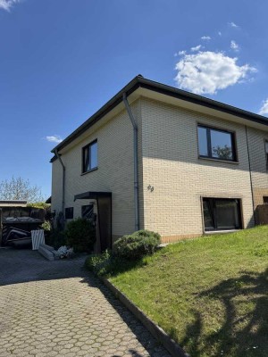 Idyllisch gelegene und frisch sanierte Doppelhaushälfte in Wormersdorf