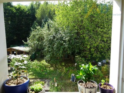 Sanierungsbedürftige DG-Wohnung mit großem Garten in Amberg