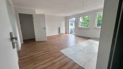 +++ AUFGEPASST - FRISCH SANIERTES APPARTMENT MIT BALKON UND ANKLEIDEZIMMER / BÜRO +++
