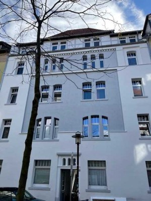 Modernisierte Wohnung in der Heinrichstraße mit Terrasse und Einbauküche